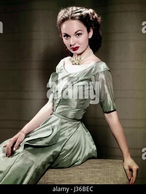 Ann Blyth è un'attrice americana nata nel 1928. È vietato riprodurre la fotografia al di fuori del contesto della promozione del film. Esso deve essere accreditato al Film Company e/o il fotografo assegnato da o autorizzati da/ammessi sul set del Film Company. Limitato a uso editoriale. Foto12 non concede diritti di pubblicità delle persone rappresentate. Foto Stock