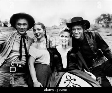 Vera Cruz Anno: 1954 USA Regista: robert Aldrich Gary Cooper, Burt Lancaster, Sara Montiel, Denise Darcel. È vietato riprodurre la fotografia al di fuori del contesto della promozione del film. Esso deve essere accreditato al Film Company e/o il fotografo assegnato da o autorizzati da/ammessi sul set del Film Company. Limitato a uso editoriale. Foto12 non concede diritti di pubblicità delle persone rappresentate. Foto Stock