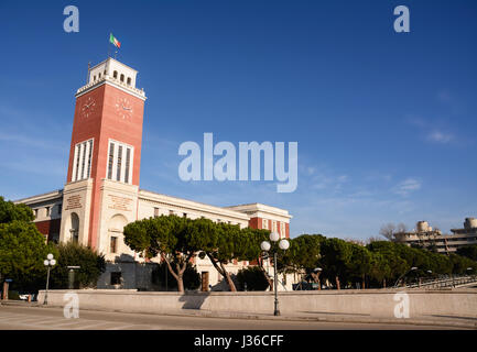 Municipio di Pescara nel cielo blu Foto Stock
