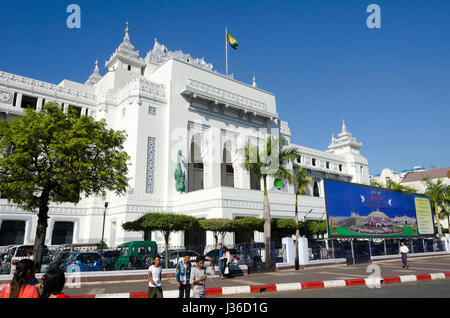 Municipio, gli edifici coloniali, Yangon, Myanmar Foto Stock