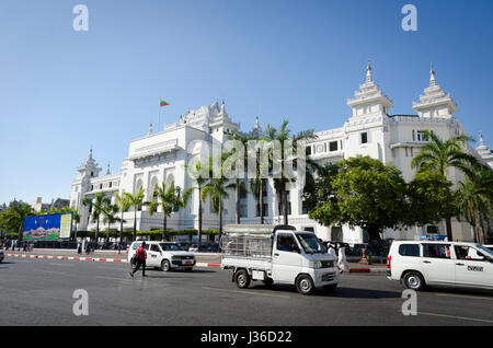 Municipio, gli edifici coloniali, Yangon, Myanmar Foto Stock