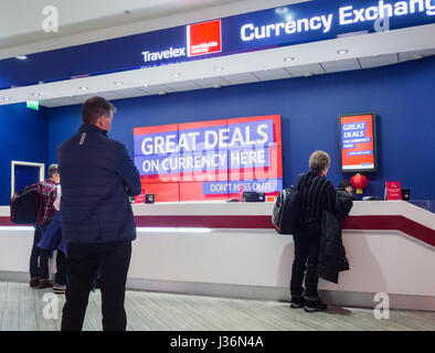 Travelex cambio valuta in Manchester Airport. Inghilterra, IK Foto Stock