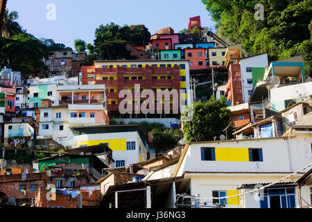 Edifici a Morro Dona Marta Favela a Rio de Janeiro in Brasile Foto Stock