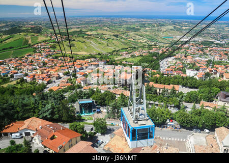 Una funicolare da Italia a San Marino Foto Stock