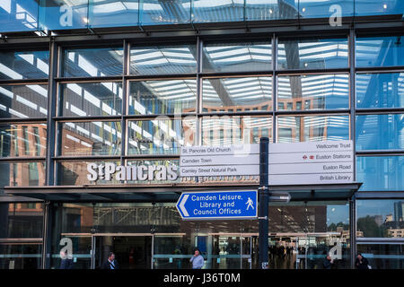 St.Pancras stazione ferroviaria internazionale, Midland Road ingresso, Borough di Camden, London, England, Regno Unito Foto Stock