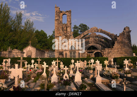 Le rovine della chiesa di Santa Mariña Dozo e il cimitero di CAMBADOS PONTEVEDRA, provincia, regione della Galizia, Spagna, Europa Foto Stock