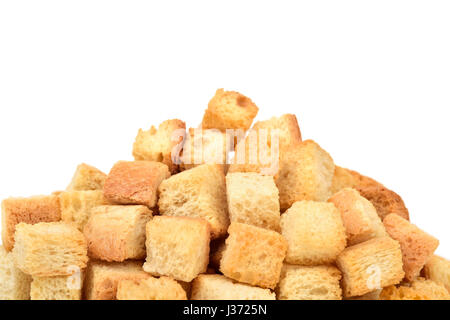 Primo piano di una pila di crostini su sfondo bianco Foto Stock