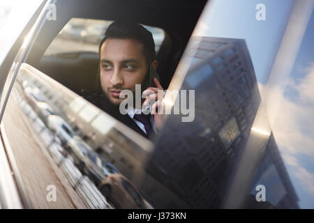 Bello imprenditore in auto Foto Stock