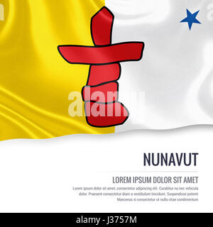 Stato canadese Nunavut bandiera sventola su un isolato sullo sfondo bianco. Il nome dello stato e l'area di testo per il messaggio. Foto Stock
