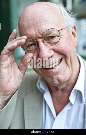 Sir Christopher Ricks, British critico letterario e studioso, presso la London Review of Books Bookshop, 30/07/2010. Foto Stock