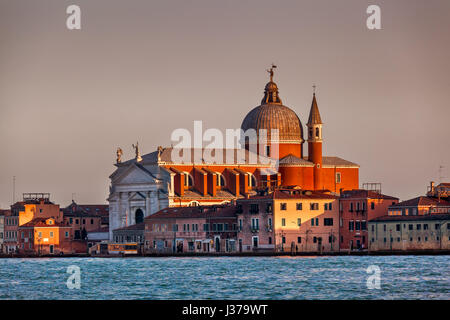 La festa del Redentore Sestiere Giudecca Chiesa affacciato sul Canal Grande a Venezia, Italia Foto Stock