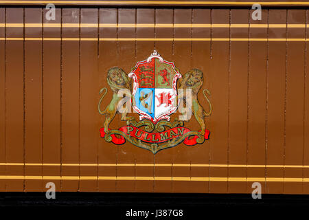 Pullman nome sulla cresta Wealden Pullman carrozza ferroviaria in Tenterden Town Station, Kent e East Sussex patrimonio ferroviaria treni a vapore, Tenderden, Kent Foto Stock