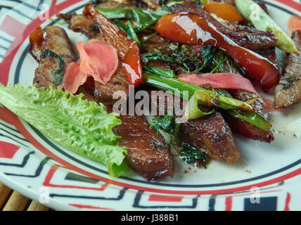 Dzhiz - carne fritta con verdure, piatto uzbeka.Centrale cucina asiatica Foto Stock