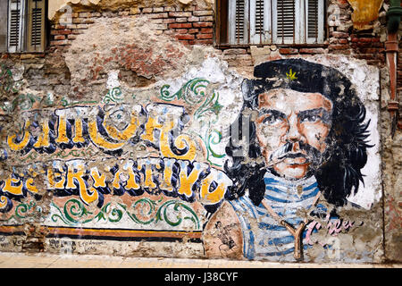 SAN TELMO, BUENOS AIRES, Argentina - 24 NOV 2014: Che Guevara i graffiti sulla vecchia casa walll, San Telmo Buenos Aires Argentina Foto Stock