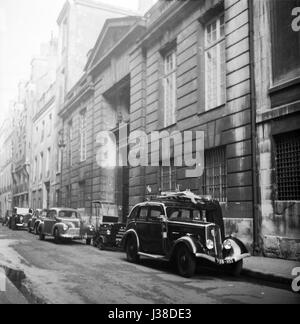 L'Hôtel Lambert, rue Saint-Louis-en-L'Ile a Parigi, nel 1954. Foto Georges Rétif de la Bretonne Foto Stock