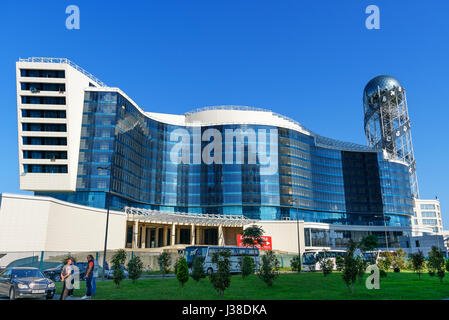 Batumi, Georgia - Ottobre 03, 2016: moderno edificio del Grand Hotel Kempinski Batumi Mar Nero Foto Stock