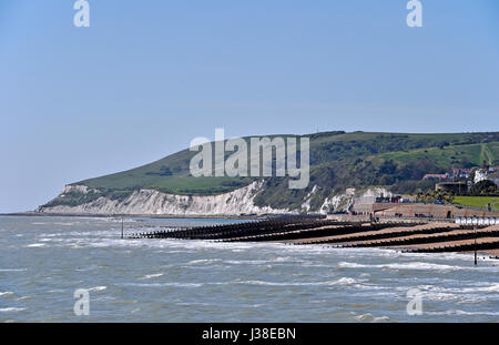 Vista dal lungomare Easstbourne verso Beachy Head sulla East Sussex Regno Unito costa Foto Stock