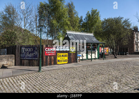 Un set per la preparazione di tè e caffè presso il museo Beamish,Co.Durham,l'Inghilterra,UK Foto Stock