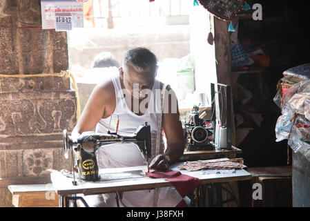 Adattare all'interno del Meenakshi Amman Tempio a Madurai, India Foto Stock