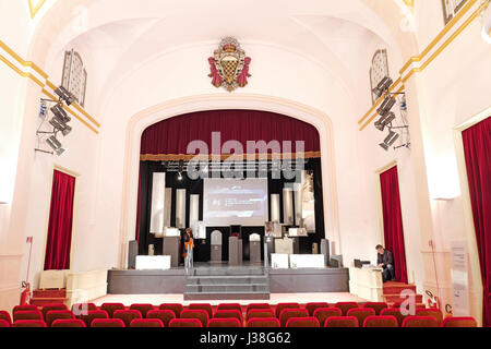 Il teatro storico di Palazzo Litta è aperto a mostre di design durante la fiera internazionale del design, Salone del Mobile, a Milano. Foto Stock