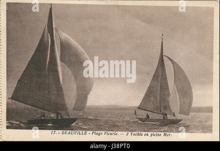 Deauville FR 14 CPA La Plage Fleurie 2 Yachts en Pleine Mer 01 Foto Stock