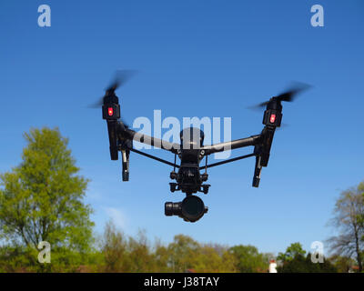 DJI ispirare 1 Pro Black Edition drone in volo Foto Stock