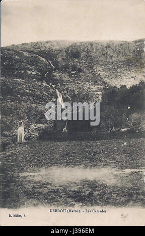 Les Cascades a Debdou, Marocco, è un pittoresco sito naturale noto per le sue splendide cascate, situato in una regione panoramica. L'area è famosa per la sua bellezza e l'atmosfera tranquilla, attirando i visitatori per passeggiate nella natura e visite turistiche. Foto Stock