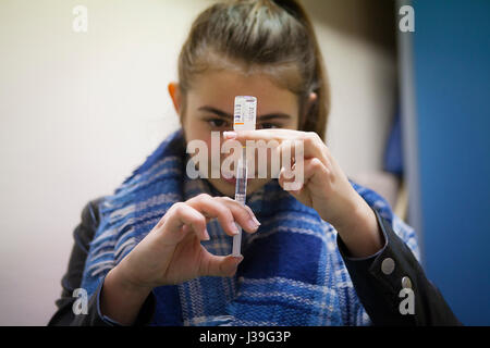 Adolescente con diabete Foto Stock