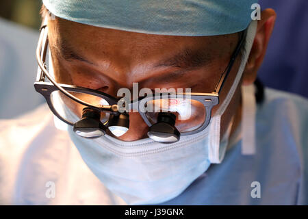 Il Heart Institute offrono elevata qualità della cura di vietnamita di pazienti affetti da malattie del cuore. sala operatoria. Foto Stock