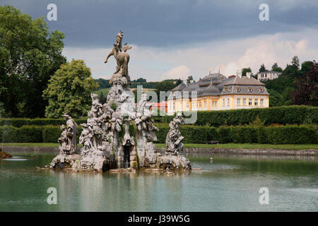 Schlosspark Veithoechheim, ehemalige Sommerresidenz der Fuerstbischoefe von Wuerzburg, Veitshoechheim, Unterfranken, Bayern, Deutschland Foto Stock