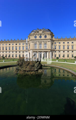 Deutschland, Unterfranken, in der Altstadt von Wuerzburg, die Wuerzburger Residenz und Hofgarten Gartenbrunnen mit, UNESCO Foto Stock