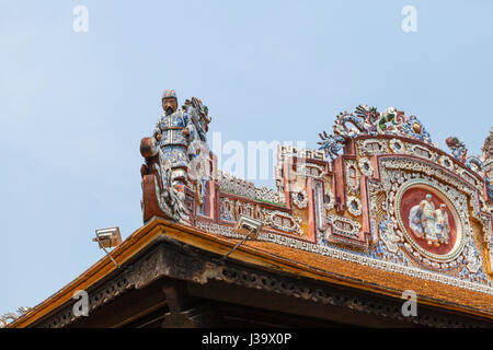 Tetto decorativo termina, Città Imperiale, tonalità, Vietnam Foto Stock