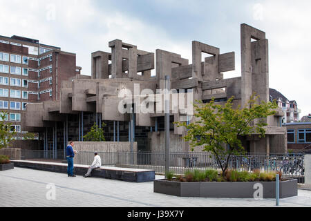 Germania, Colonia, Chiesa Johannes XXIII. a Berrenrather Street nel quartiere Suelz, costruito dopo i piani dello scultore Josef Rikus. Foto Stock