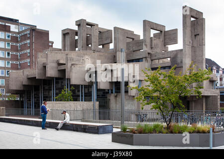 Germania, Colonia, Chiesa Johannes XXIII. a Berrenrather Street nel quartiere Suelz, costruito dopo i piani dello scultore Josef Rikus. Foto Stock