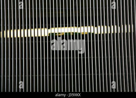 Le griglie di scarico con luce texture di sfondo Foto Stock