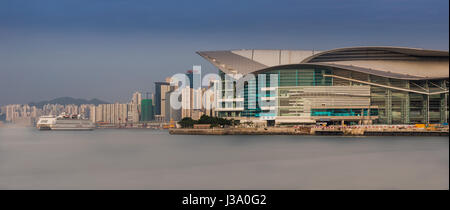 Hong Kong Convention Center, il Victoria Harbour Foto Stock