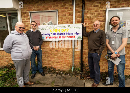 Caso inaugurando una nuova struttura presso il locale centro comunitario, Coley Park, Reading, Regno Unito Foto Stock