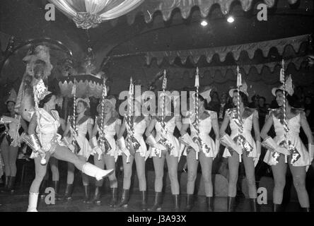 Marciando in del Fasching il principe e la principessa di Monaco di Baviera Narrhalla, 1952 Foto Stock