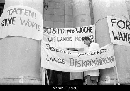 Dimostrazione di medici assistenti sul Koenigsplatz a Monaco di Baviera, 1970 Foto Stock