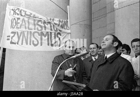 Dimostrazione di medici assistenti sul Koenigsplatz a Monaco di Baviera, 1970 Foto Stock