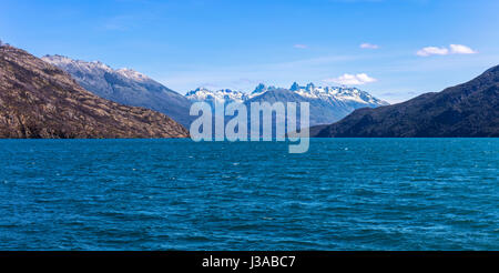 Vista panoramica sul lago Puelo. El Bolsón, Patagonia, Argentina. Foto Stock