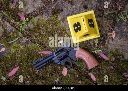 Pistola manuale a una scena del crimine Foto Stock