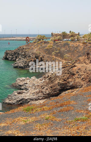 Costa rocciosa vicino alla fortezza di san jose. arrecife, Lanzarote, SPAGNA Foto Stock