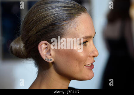 Madrid, Spagna. Il 4 maggio, 2017. Modello Bar Refaeli durante la IX edizione del Conde Nast Traveler awards di Madrid di giovedì 04 maggio 2017. Credito: Gtres Información más Comuniación on line,S.L./Alamy Live News Foto Stock