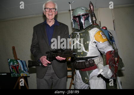 Blackfriars Ouseburn Cinema, Newcastle upon Tyne, Regno Unito. Il 4 maggio, 2017. Star Wars giorno: una serata con Boba Fett. Attore Jeremy Bulloch che ha giocato Boba Fett nella trilogia di Star Wars, UK Credit: David Whinham/Alamy Live News Foto Stock