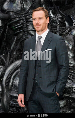 Londra, Regno Unito. Il 4 maggio 2017. Michael Fassbender assiste la Premiere mondiale di Ridley Scott film 'Alien: alleanza' in Leicester Square. Foto: immagini vibranti/Alamy Live News Foto Stock