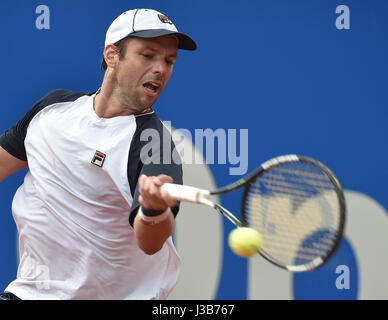 Monaco di Baviera, Germania. 05 Maggio, 2017. Argentinan Horacio Zeballos svolge durante l'uomo singolo quarterfinal match contro il suo connazionale Pella alla ATP torneo di tennis a Monaco di Baviera, Germania, 05 maggio 2017. Foto: Angelika Warmuth//dpa/Alamy Live News Foto Stock