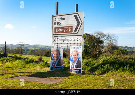 Antrim, Irlanda del Nord, Regno Unito. Il 5 maggio 2017. Elezioni generali poster per Daniel de Burgh Kinahan, un uomo politico britannico dalla Ulster Partito unionista, UUP, membro del Parlamento per il Sud Antrim ed ex membro dell'Assemblea dell'Irlanda del Nord per il sud di Antrim. Foto: Richard Wayman/Alamy Live News Foto Stock