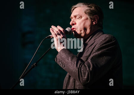 Newcastle, Regno Unito. Il 5 maggio, 2017. : Einstürzende Neubauten eseguire al Boilershop a Newcastle Upon Tyne, Inghilterra. Credito: Thomas Jackson/Alamy Live News Foto Stock