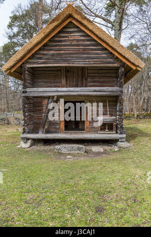 Alloggiamento tradizionali delle popolazioni indigene di Estonia Foto Stock